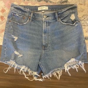 Abercrombie Curve Love High Rise 4 Inch Mom Shorts